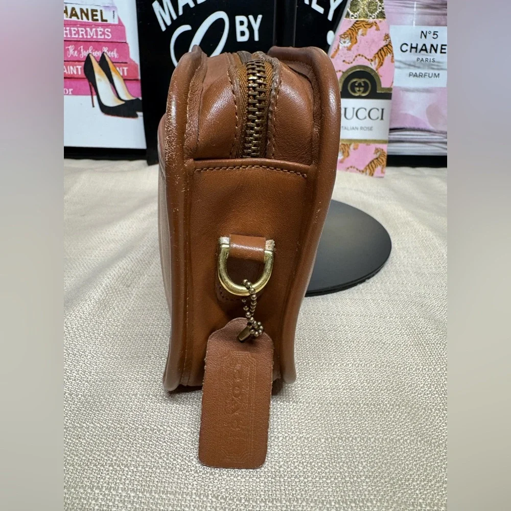 GUC Coach Brown Leather Cosmetic Bag with Crossbody Chain - Picture 3 of 13